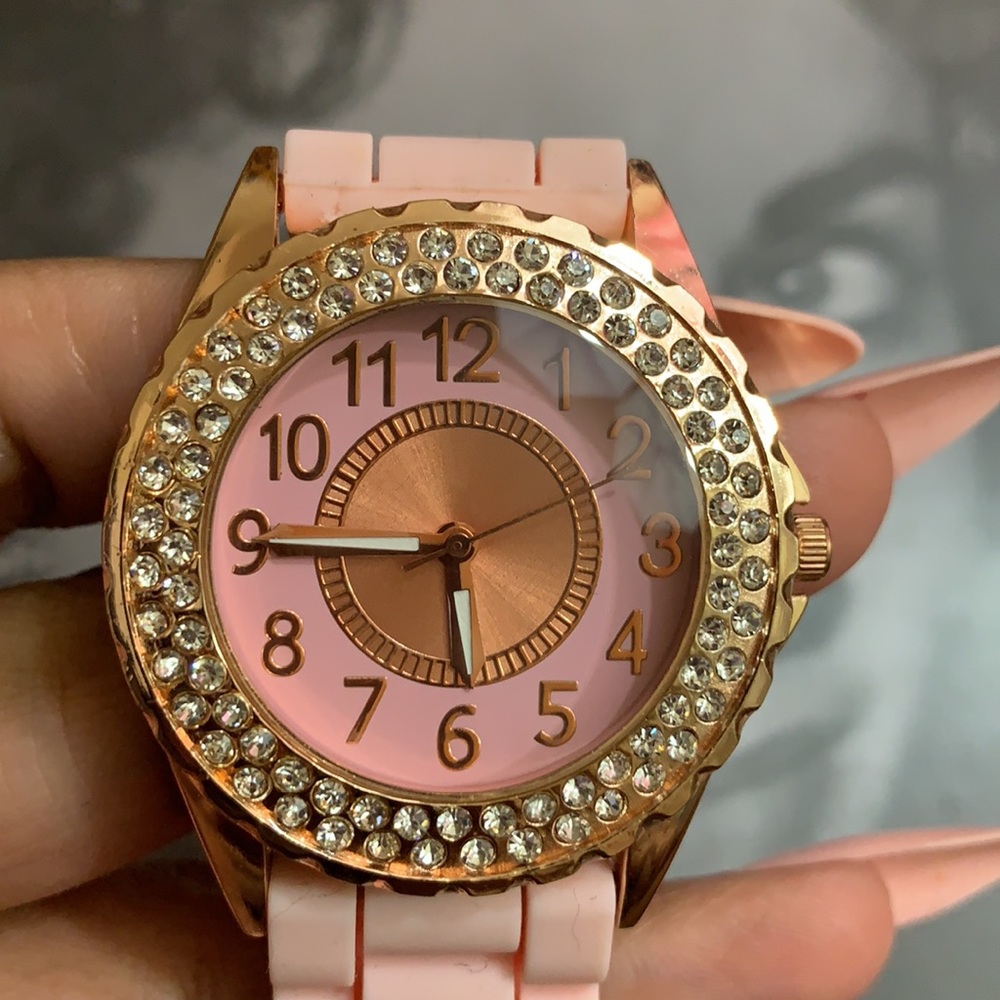 ⚜️💕Pink rose gold watch💕⚜️